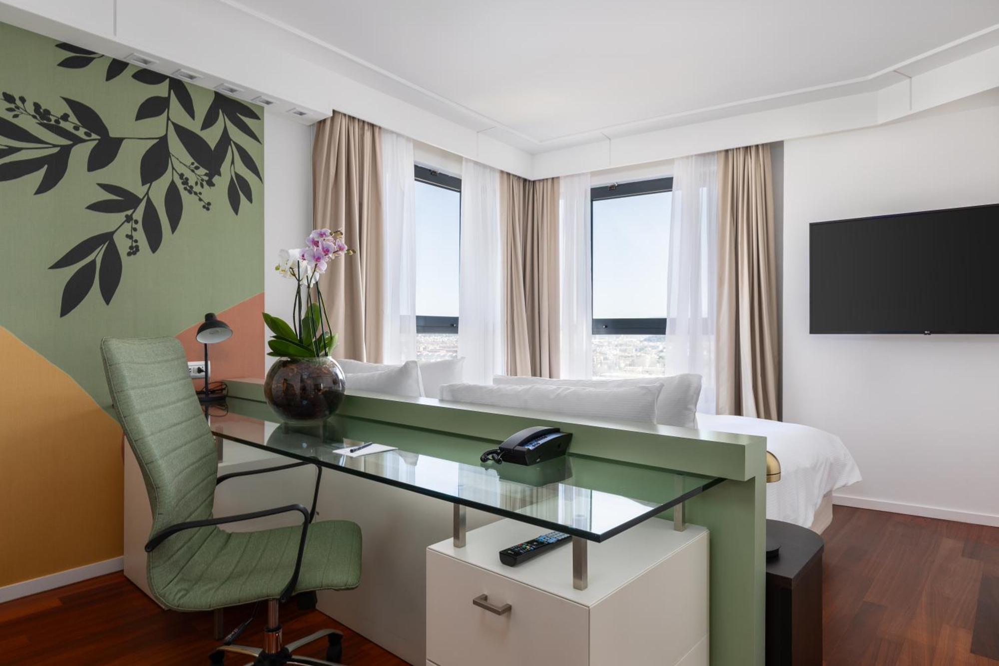 Doubletree By Hilton Metropole 4*