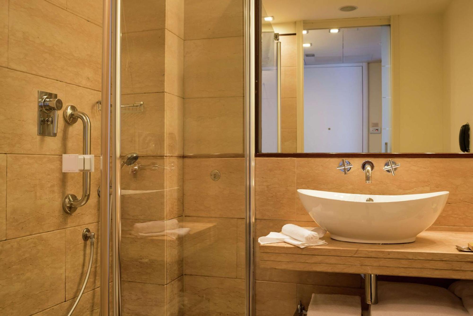 Doubletree By Hilton Metropole 4*